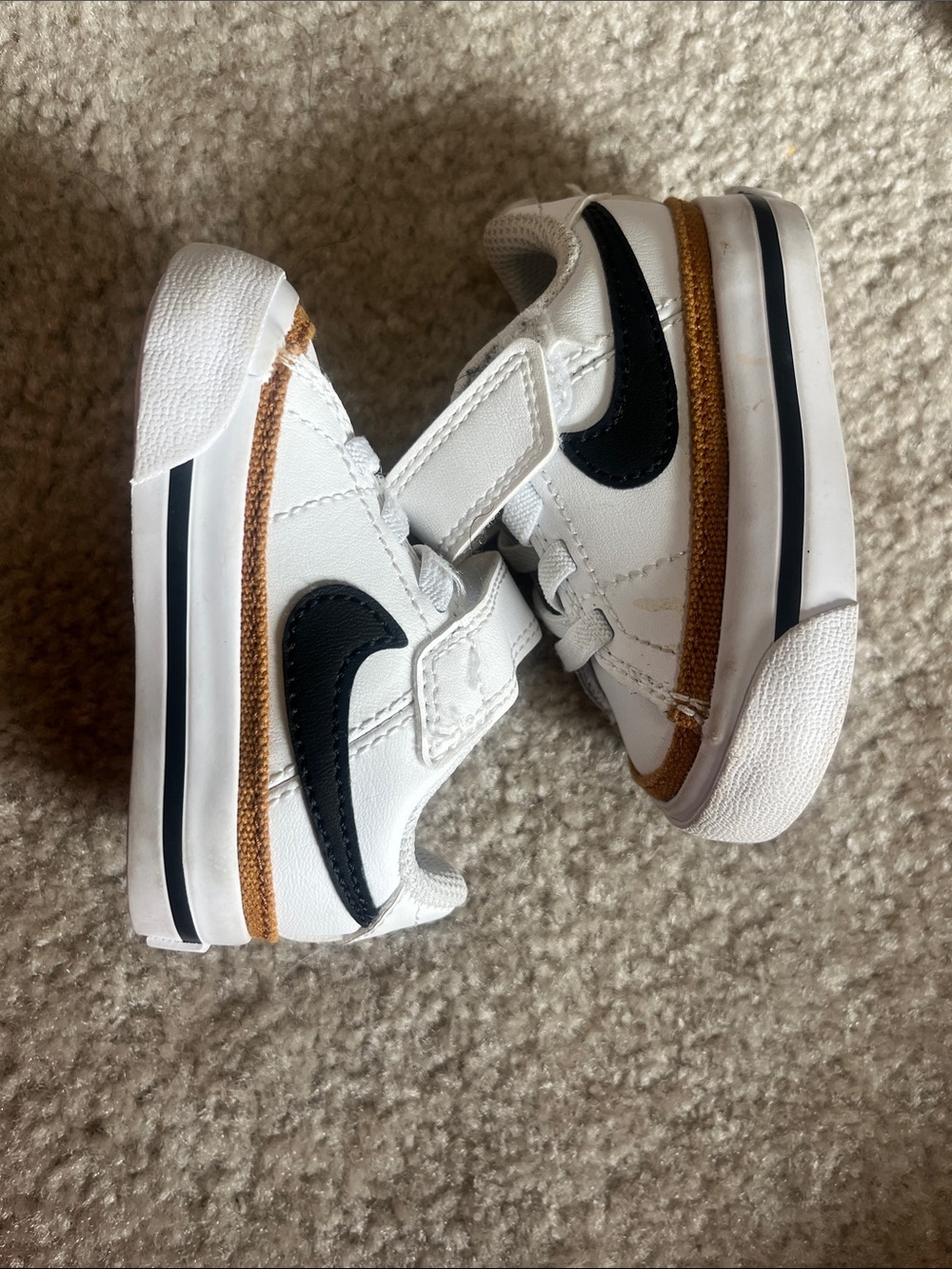 Nike White Black & Gold Toddler Velcro Sneakers